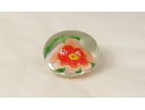 Sulfure presse-papier cristal décor fleur rose coeur orange XXème